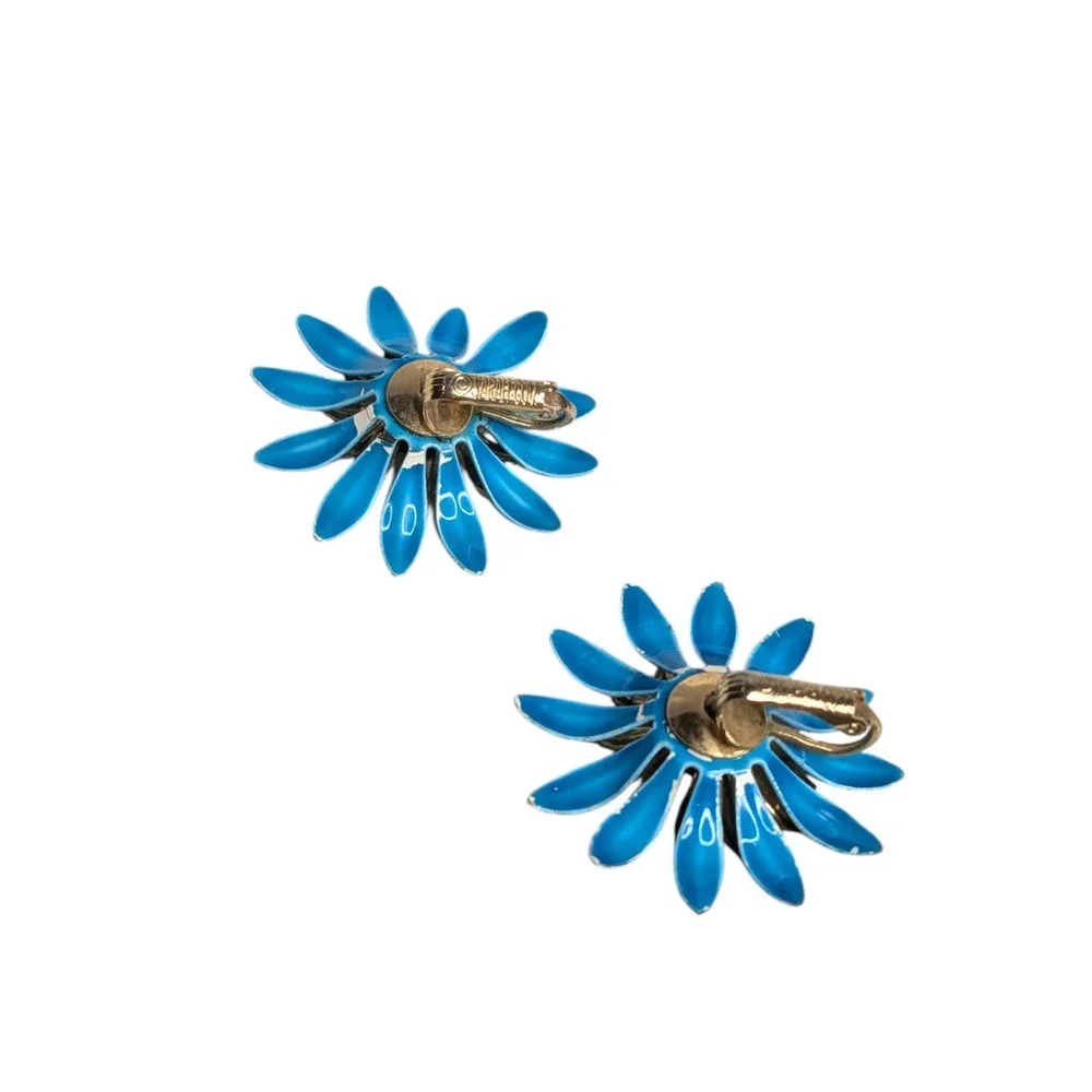 Sarah Coventry Blue Enamel Daisy Flower Clip On Earrings Gold Tone Mid Century - Picture 5 of 6